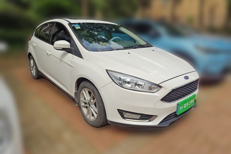 Used Ford Focus 2015 Hatchback 1.6L Automatic Fashion Edition Front Right 45 Deg