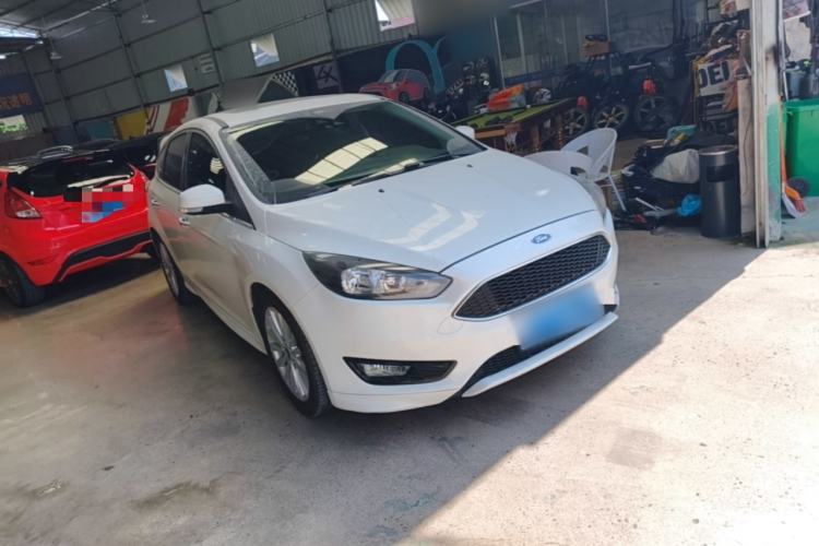 Used Ford Focus 2015 Hatchback EcoBoost 180 Automatic Sport Model Front Right 45 Deg