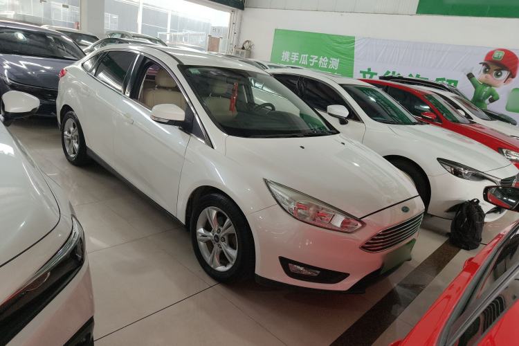 Used Ford Focus 2015 Sedan 1.6L Automatic Comfort Model Front Right 45 Deg