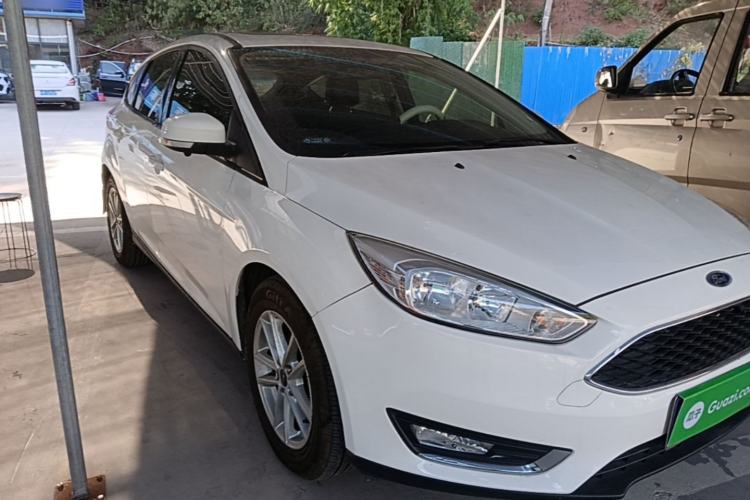 Used Ford Focus 2015 Hatchback 1.6L Automatic Fashion Edition Front Right 45 Deg