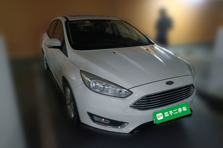 Used Ford Focus 2015 Sedan EcoBoost 125 Automatic Supreme Style Edition Front Right 45 Deg