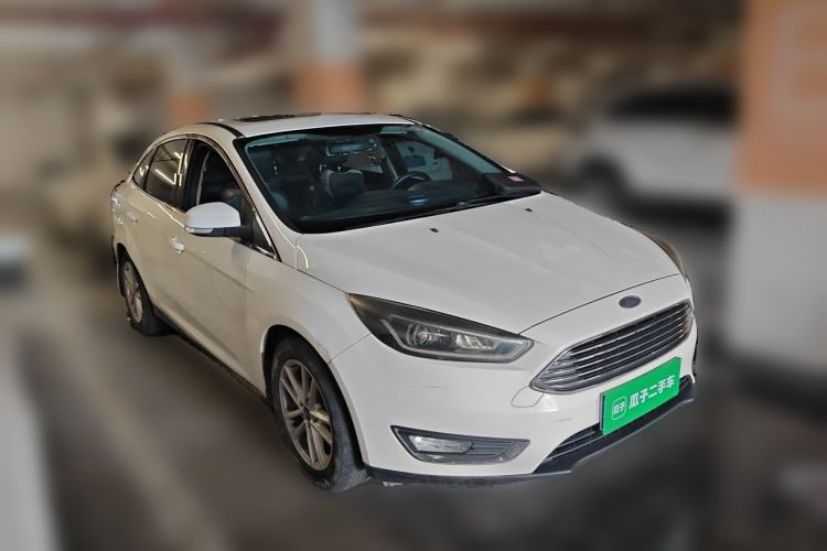 Used Ford Focus 2015 Sedan 1.6L Manual Fashion Edition Front Right 45 Deg