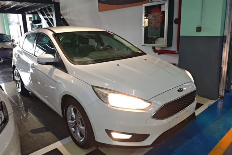 Used Ford Focus 2015 Hatchback 1.6L Automatic Comfort Model Front Right 45 Deg