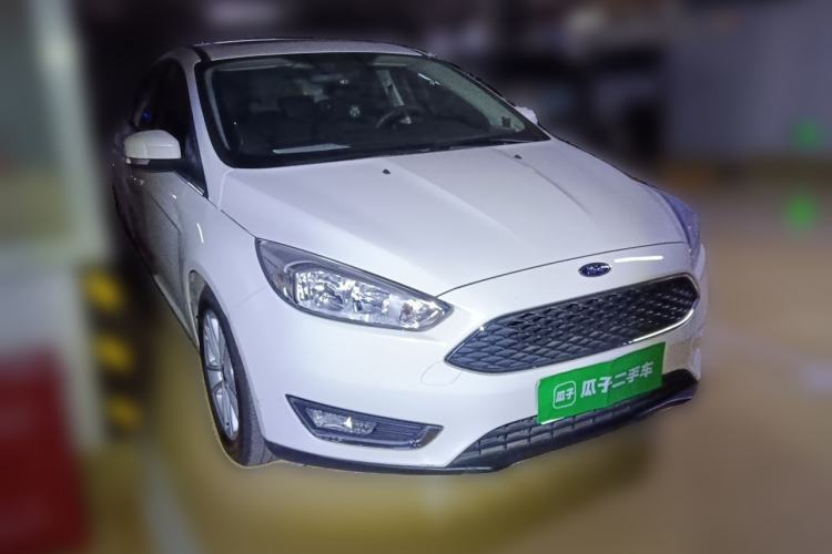 Used Ford Focus 2015 Hatchback EcoBoost 180 Automatic Elite Model Front Right 45 Deg