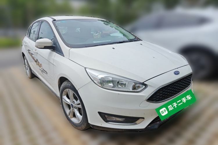 Used Ford Focus 2015 Hatchback 1.6L Manual Comfort Edition Front Right 45 Deg