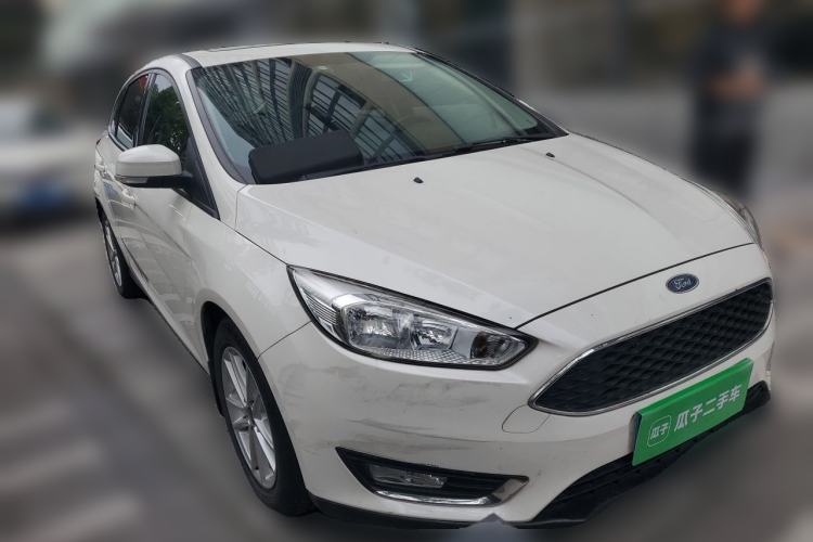 Used Ford Focus 2015 Hatchback 1.6L Automatic Fashion Edition Front Right 45 Deg