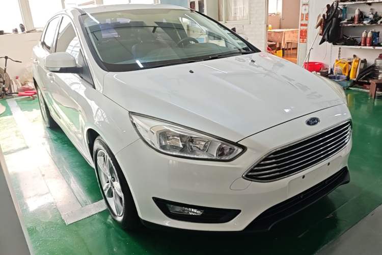 Used Ford Focus 2015 Sedan 1.6L Automatic Comfort Model Front Right 45 Deg
