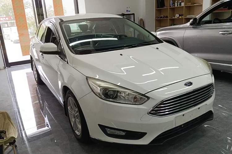 Used Ford Focus 2015 Sedan 1.6L Automatic Comfort Model Front Right 45 Deg