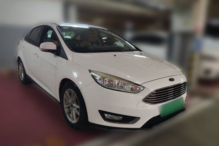 Used Ford Focus 2015 Sedan EcoBoost 125 Automatic Supreme Style Edition Front Right 45 Deg