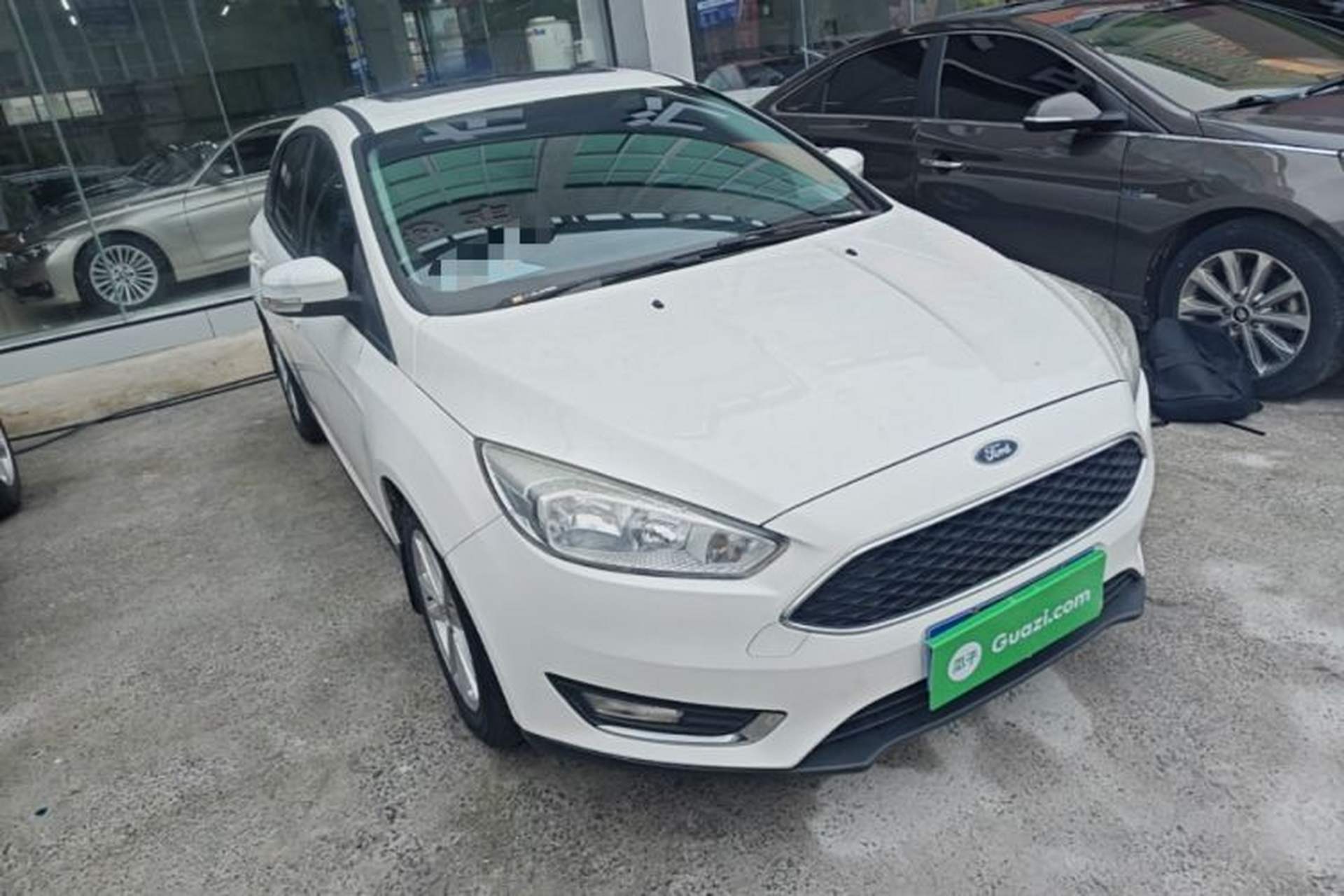Used Ford Focus 2015 Hatchback EcoBoost 125 Automatic Supreme Style Edition Front Right 45 Deg