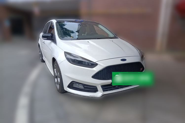 Used Ford Focus 2015 Hatchback EcoBoost 180 Automatic Sport Model Front Right 45 Deg