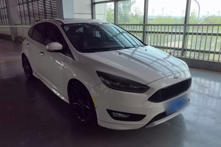 Used Ford Focus 2015 Hatchback EcoBoost 180 Automatic Sport Model Front Right 45 Deg