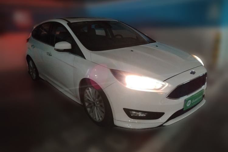 Used Ford Focus 2015 Hatchback EcoBoost 180 Automatic Sport Model Front Right 45 Deg