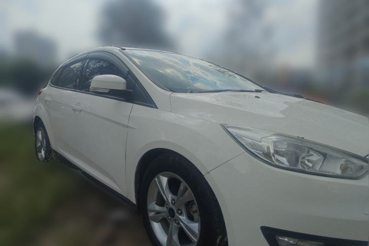 Used Ford Focus 2015 Hatchback 1.6L Automatic Comfort Model Front Right 45 Deg
