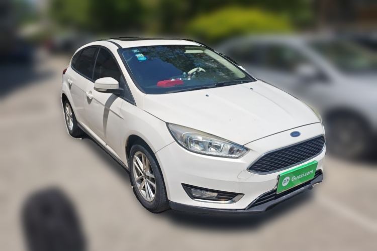Used Ford Focus 2015 Hatchback 1.6L Automatic Fashion Edition Front Right 45 Deg