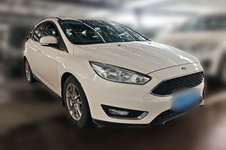Used Ford Focus 2015 Hatchback EcoBoost 125 Automatic Supreme Style Edition Front Right 45 Deg