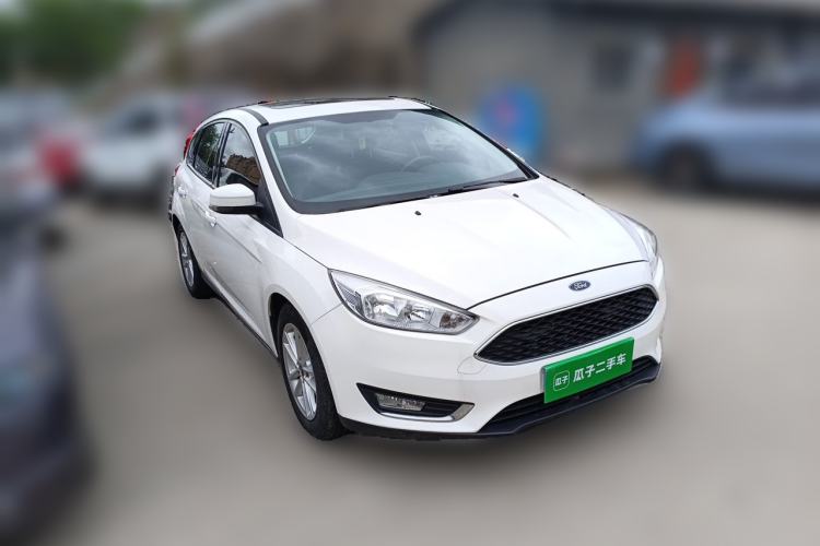 Used Ford Focus 2015 Hatchback 1.6L Automatic Fashion Edition Front Right 45 Deg