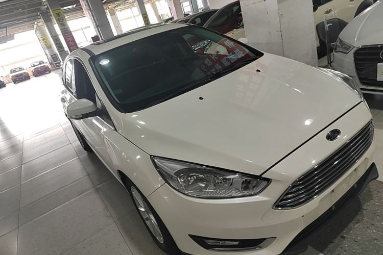 Used Ford Focus 2015 Sedan EcoBoost 180 Automatic Elite Model Front Right 45 Deg