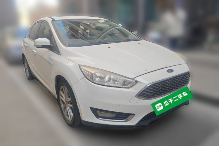 Used Ford Focus 2015 Hatchback EcoBoost 125 Automatic Supreme Style Edition Front Right 45 Deg