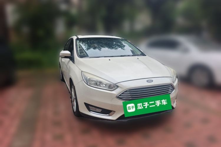 Used Ford Focus 2015 Sedan EcoBoost 125 Automatic Supreme Style Edition Front Right 45 Deg