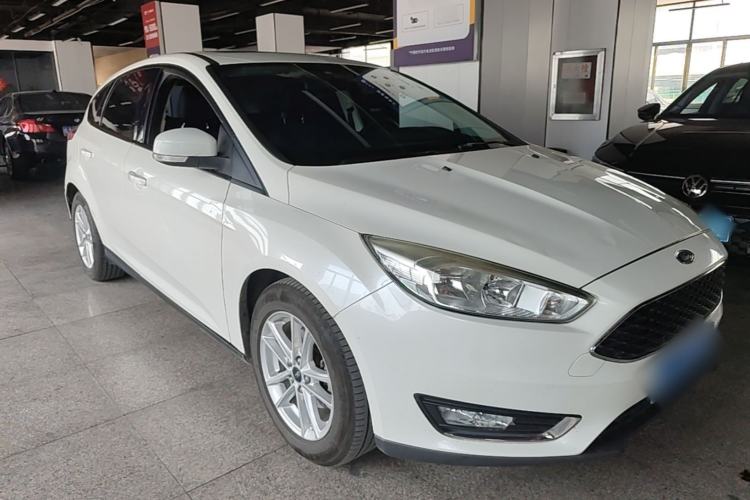Used Ford Focus 2015 Hatchback 1.6L Automatic Fashion Edition Front Right 45 Deg