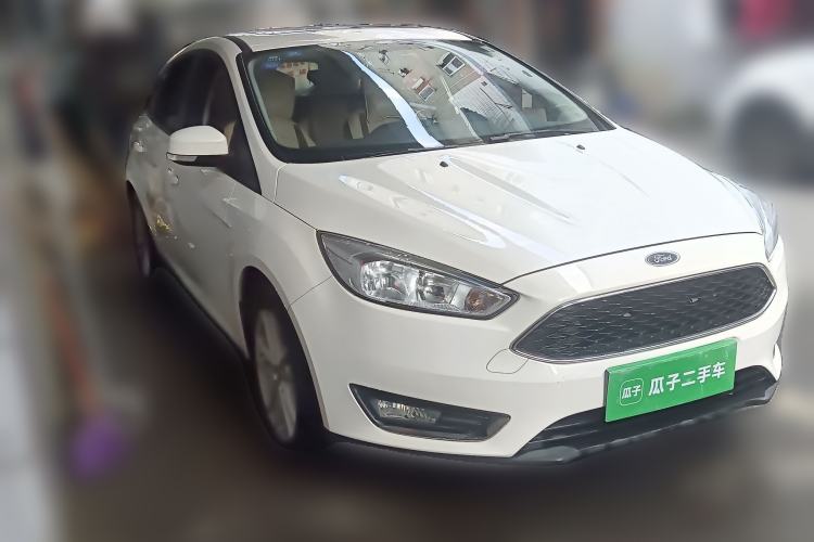 Used Ford Focus 2015 Hatchback 1.6L Manual Fashion Edition Front Right 45 Deg