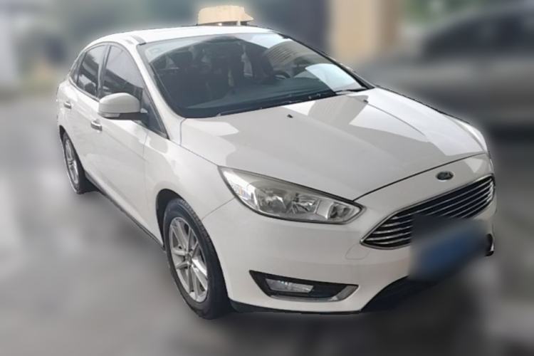 Used Ford Focus 2015 Sedan 1.6L Manual Fashion Edition Front Right 45 Deg