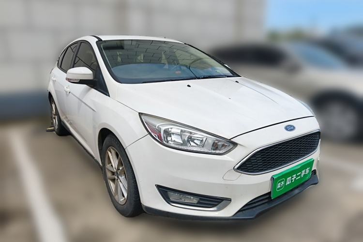 Used Ford Focus 2015 Hatchback 1.6L Automatic Fashion Edition Front Right 45 Deg