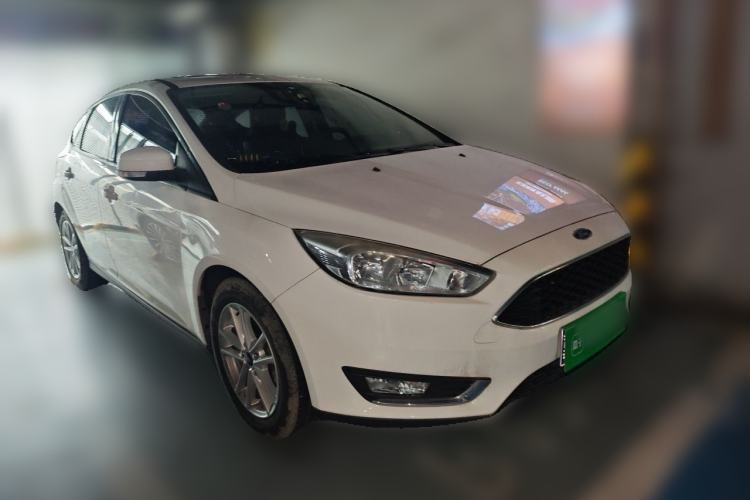 Used Ford Focus 2015 Hatchback 1.6L Automatic Fashion Edition Front Right 45 Deg