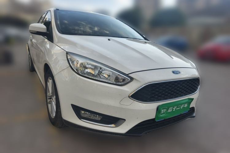 Used Ford Focus 2015 Hatchback 1.6L Automatic Fashion Edition Front Right 45 Deg