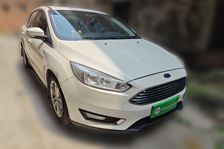 Used Ford Focus 2015 Sedan EcoBoost 125 Automatic Supreme Style Edition Front Right 45 Deg