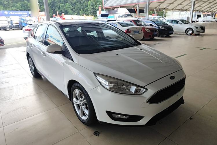 Used Ford Focus 2015 Hatchback 1.6L Manual Comfort Edition Front Right 45 Deg