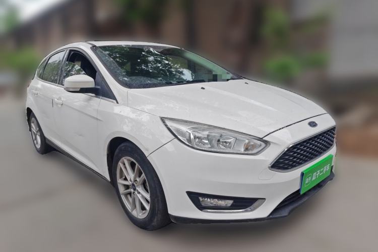 Used Ford Focus 2015 Hatchback EcoBoost 180 Automatic Elite Model Front Right 45 Deg