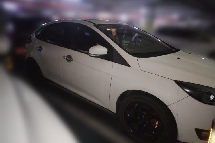 Used Ford Focus 2015 Hatchback 1.6L Manual Fashion Edition Front Right 45 Deg