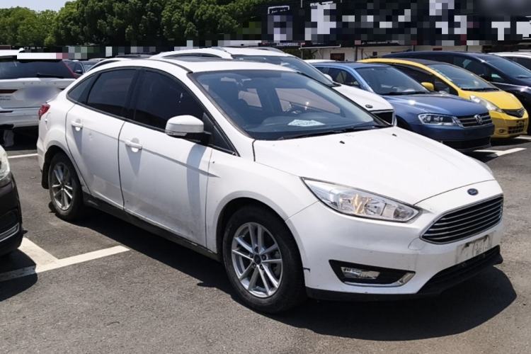 Used Ford Focus 2015 Sedan EcoBoost 125 Automatic Supreme Style Edition Front Right 45 Deg