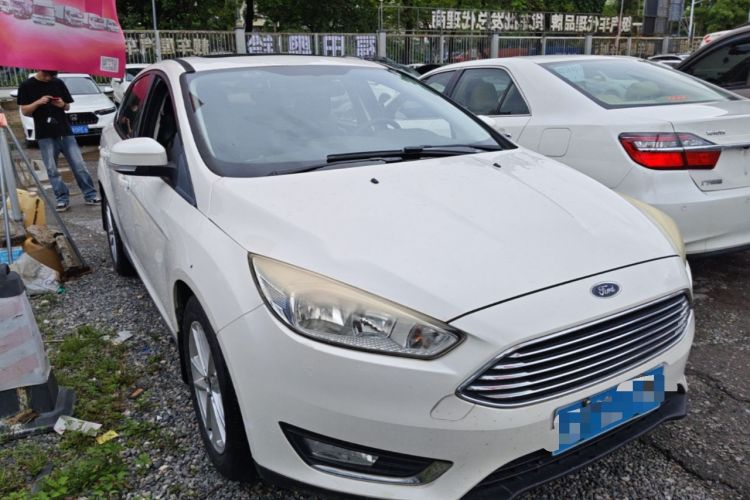 Used Ford Focus 2015 Sedan 1.6L Automatic Trend Model Front Right 45 Deg