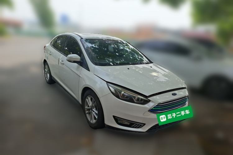 Used Ford Focus 2015 Sedan EcoBoost 125 Automatic Supreme Style Edition Front Right 45 Deg