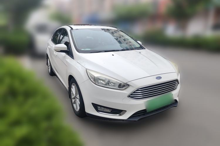 Used Ford Focus 2015 Sedan EcoBoost 125 Automatic Supreme Style Edition Front Right 45 Deg