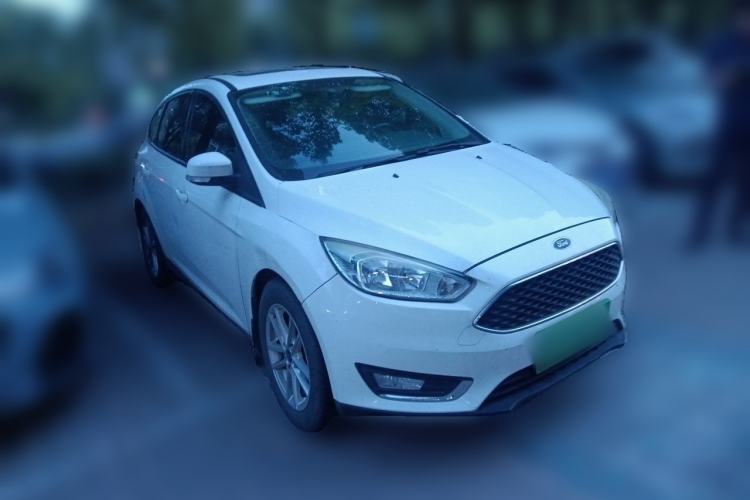 Used Ford Focus 2015 Hatchback 1.6L Automatic Fashion Edition Front Right 45 Deg