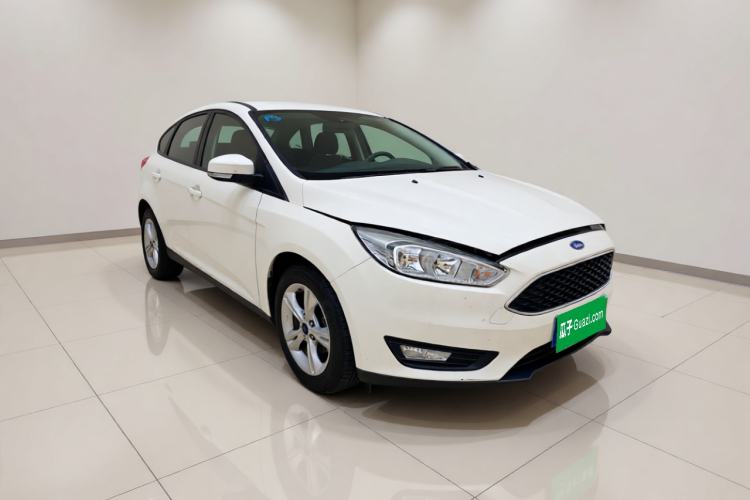 Used Ford Focus 2015 Hatchback 1.6L Manual Comfort Edition Front Right 45 Deg