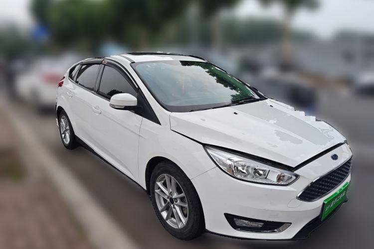 Used Ford Focus 2015 Hatchback 1.6L Automatic Fashion Edition Front Right 45 Deg