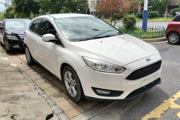 Used Ford Focus 2015 Hatchback 1.6L Automatic Comfort Model Front Right 45 Deg