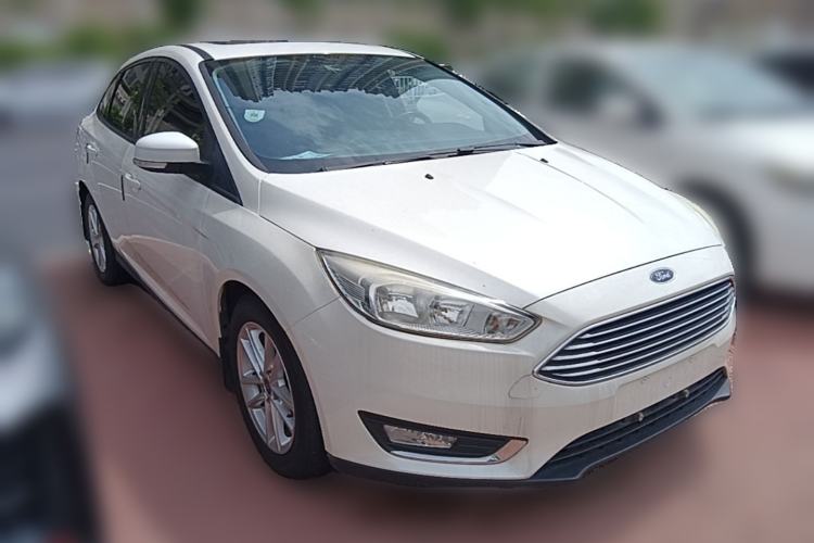 Used Ford Focus 2015 Sedan EcoBoost 125 Automatic Supreme Style Edition Front Right 45 Deg