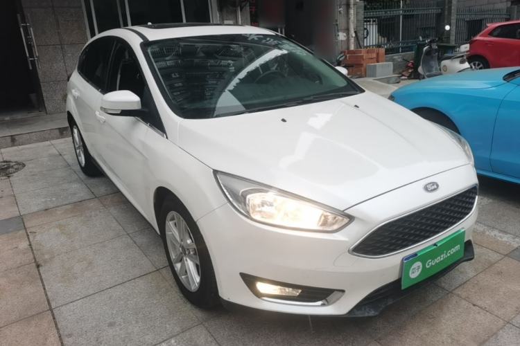 Used Ford Focus 2015 Hatchback EcoBoost 180 Automatic Elite Model Front Right 45 Deg