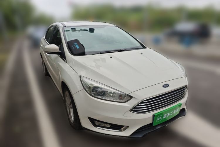 Used Ford Focus 2015 Sedan EcoBoost 125 Automatic Supreme Style Edition Front Right 45 Deg