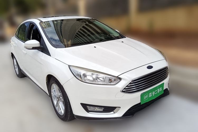 Used Ford Focus 2015 Sedan EcoBoost 125 Automatic Supreme Style Edition Front Right 45 Deg