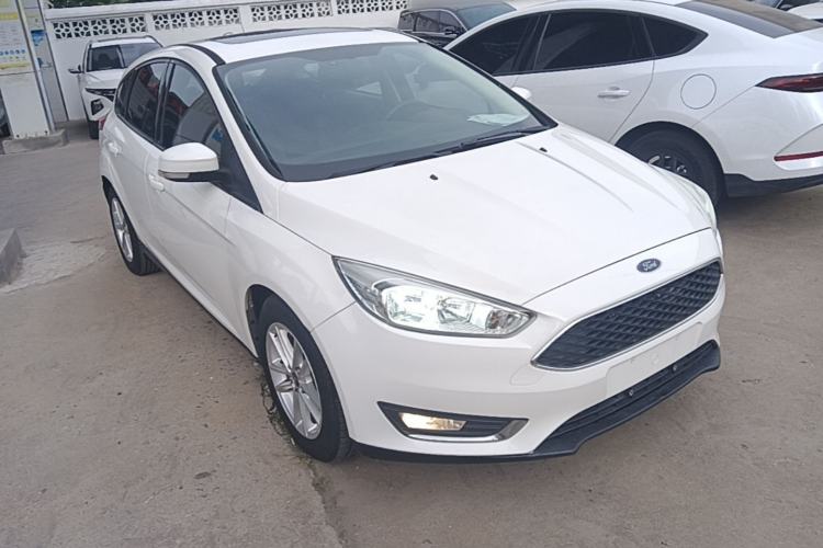 Used Ford Focus 2015 Hatchback 1.6L Automatic Fashion Edition Front Right 45 Deg