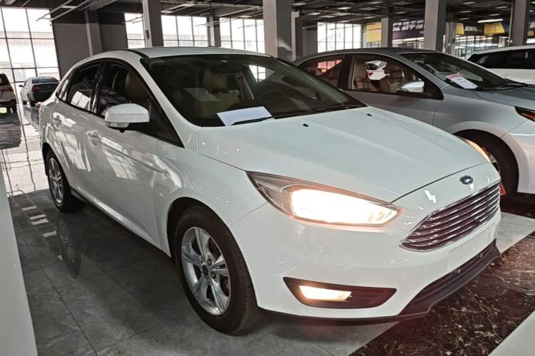 Used Ford Focus 2015 Sedan 1.6L Automatic Comfort Model Front Right 45 Deg