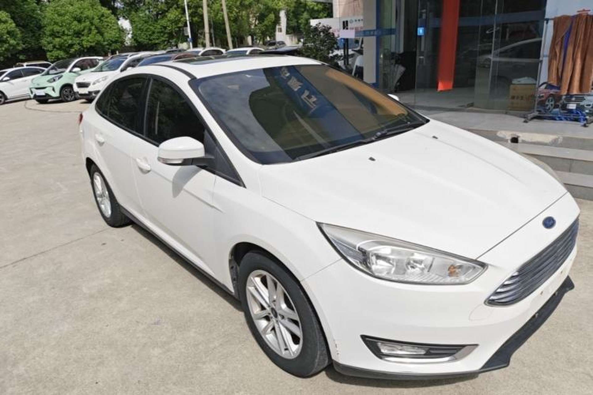 Used Ford Focus 2015 Sedan 1.6L Manual Fashion Edition Front Right 45 Deg