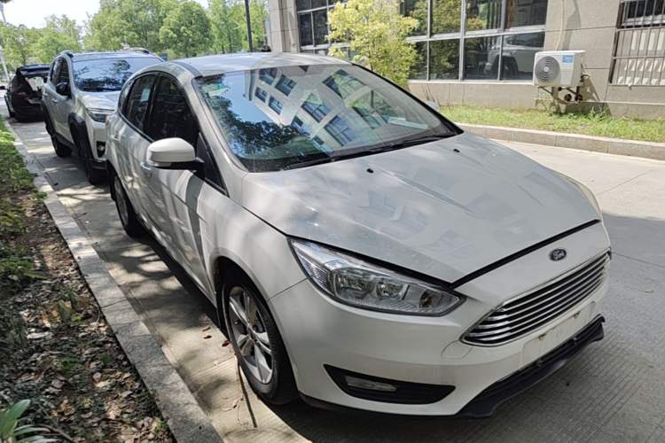 Used Ford Focus 2015 Hatchback 1.6L Automatic Comfort Model Front Right 45 Deg